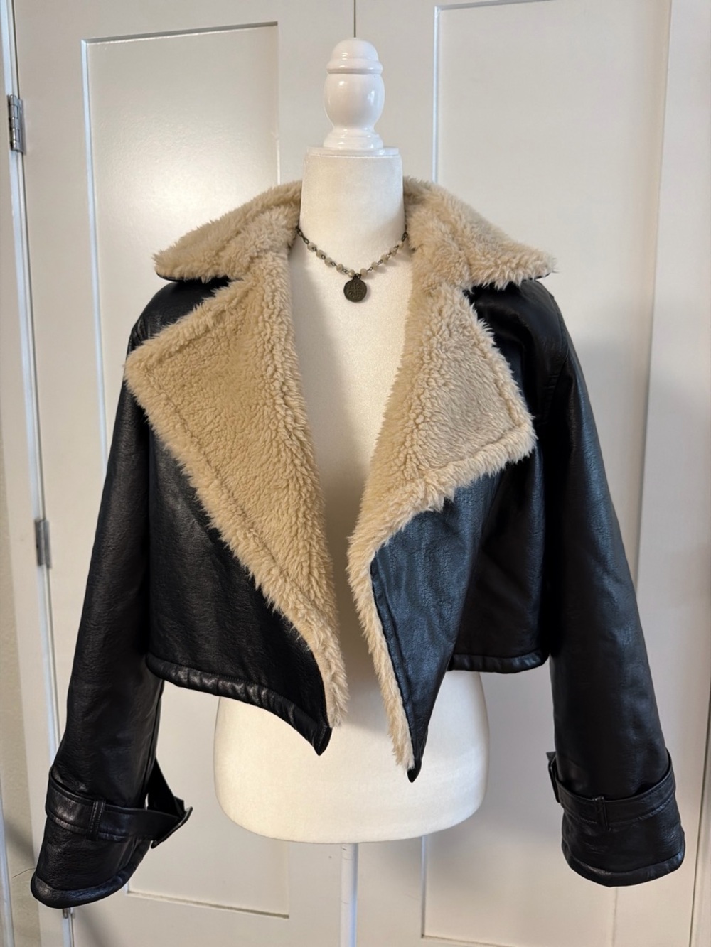 Lioness Faux Leather Faux Fur Cropped Jacket with Cream Shearling Collar Size XS